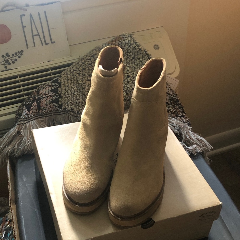 Zodiac Women's Tan Lug Boots